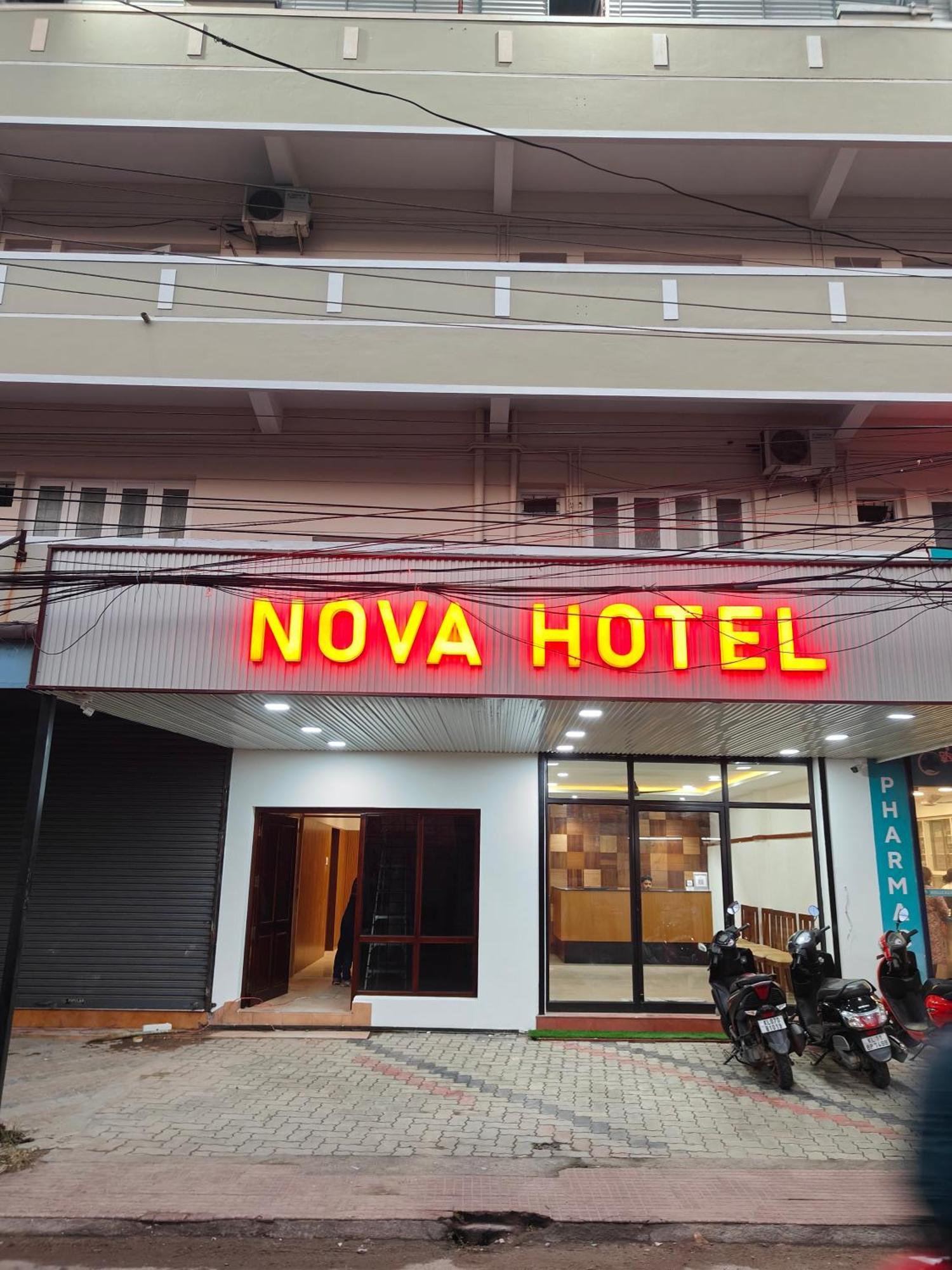 Hotel Nova Kochi Bagian luar foto