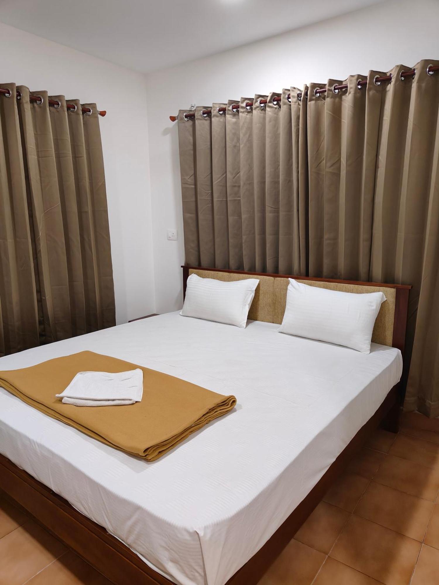 Hotel Nova Kochi Bagian luar foto
